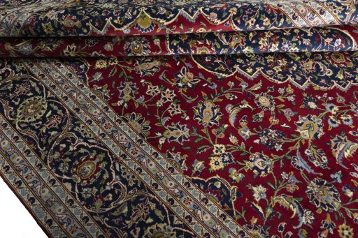 Close-up detail of New Kashan rug from Iran / Persia showing Cork weave
