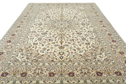 Surface texture of 2000s Kashan rug with natural Wool and intricate pattern