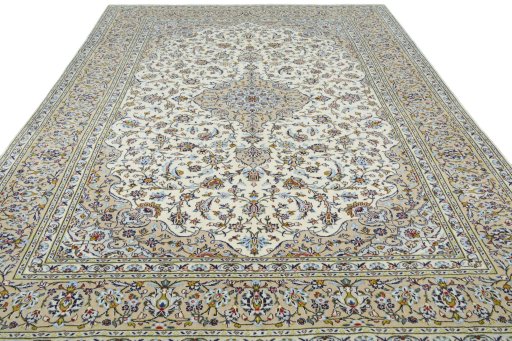 Surface texture of 2000s Kashan rug with natural Wool and intricate pattern