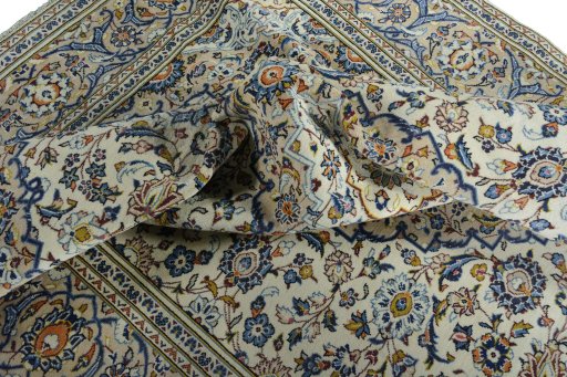 Surface texture of 2000s Kashan rug with natural Wool and intricate pattern