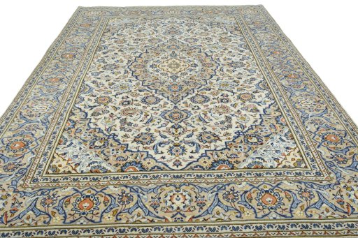Surface texture of 2000s Kashan rug with natural Wool and intricate pattern