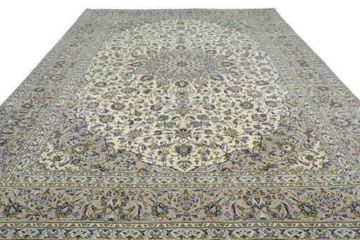 Surface texture of 2000s Kashan rug with natural Wool and intricate pattern