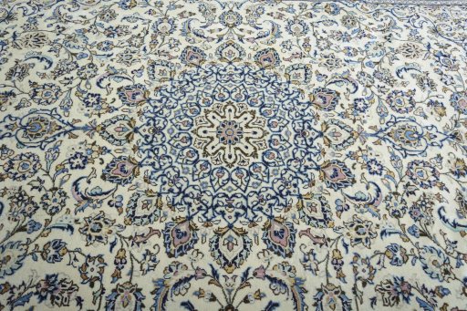 Central medallion detail of New Kashan rug from Iran / Persia