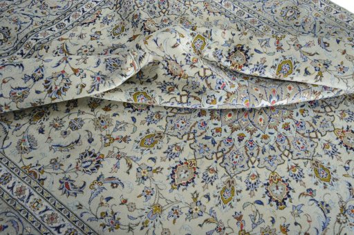 Surface texture of 2000s Kashan rug with natural Wool and intricate pattern