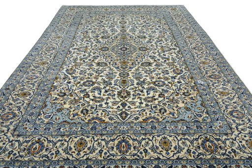 Surface texture of 2000s Kashan rug with natural Wool and intricate pattern