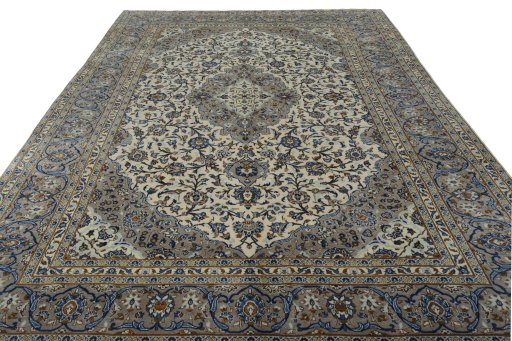Surface texture of 2000s Kashan rug with natural Wool and intricate pattern