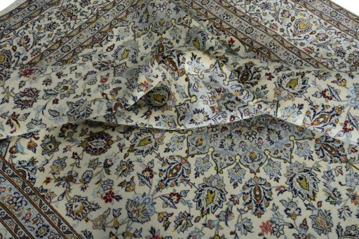 Surface texture of 2000s Kashan rug with natural Wool and intricate pattern