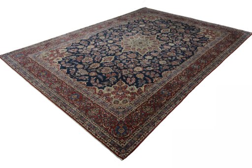 Corner detail of 1930s Kashan rug showing border pattern and Wool pile