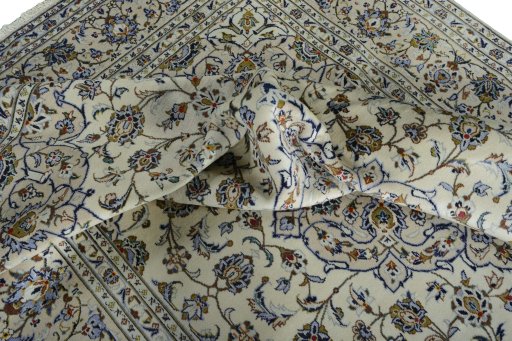 Surface texture of 2000s Kashan rug with natural Wool and intricate pattern