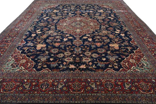Surface texture of 1930s Kashan rug with natural Wool and intricate pattern