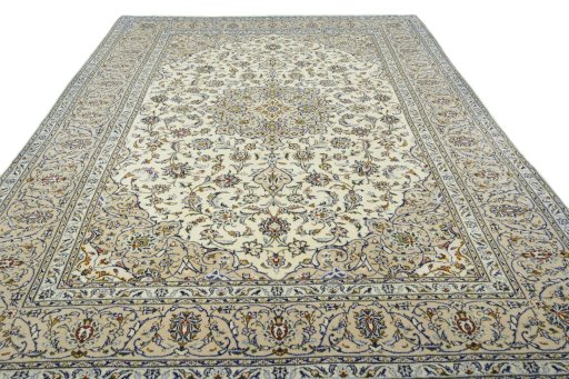 Surface texture of 2000s Kashan rug with natural Wool and intricate pattern