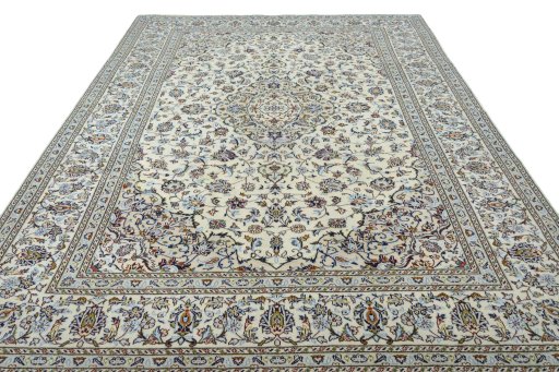 Surface texture of 2000s Kashan rug with natural Wool and intricate pattern