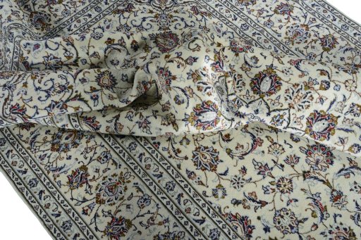 Surface texture of 2000s Kashan rug with natural Wool and intricate pattern