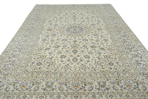 Surface texture of 2000s Kashan rug with natural Wool and intricate pattern
