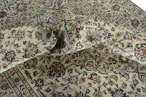 Surface texture of 2000s Kashan rug with natural Wool and intricate pattern