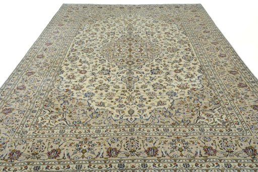 Surface texture of 2000s Kashan rug with natural Wool and intricate pattern