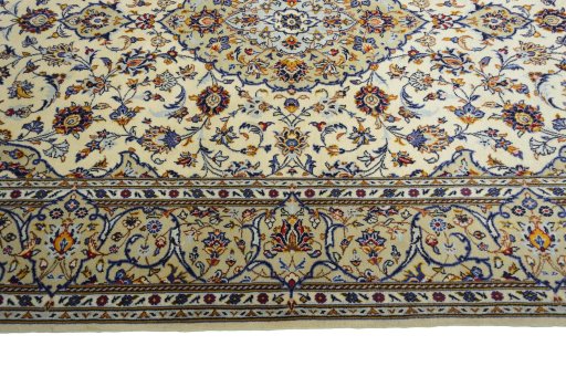 Close-up detail of New Kashan rug from Iran / Persia showing Cork weave