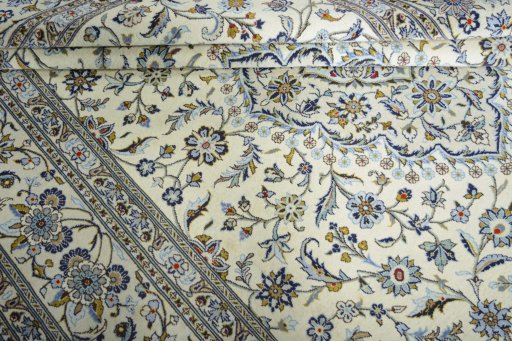 Close-up detail of New Kashan rug from Iran / Persia showing Cork weave