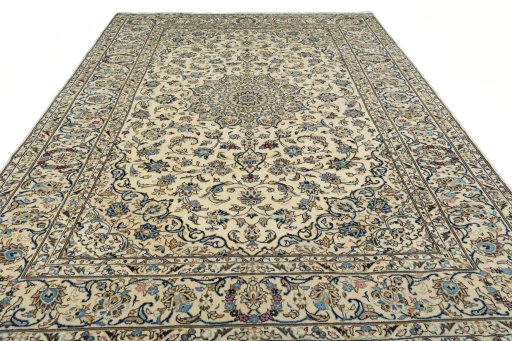 Surface texture of 2000s Kashan rug with natural Wool and intricate pattern