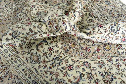 Surface texture of 2000s Kashan rug with natural Wool and intricate pattern