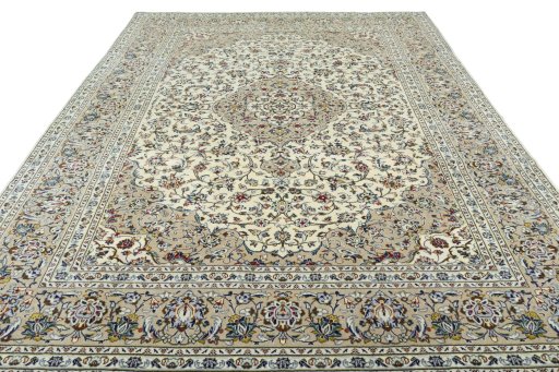 Surface texture of 2000s Kashan rug with natural Wool and intricate pattern