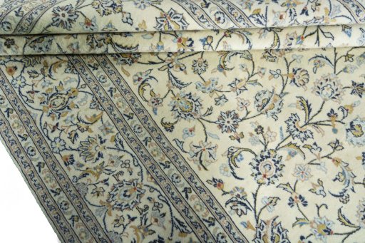 Close-up detail of New Kashan rug from Iran / Persia showing Cork weave