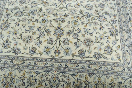 Close-up detail of New Kashan rug from Iran / Persia showing Cork weave