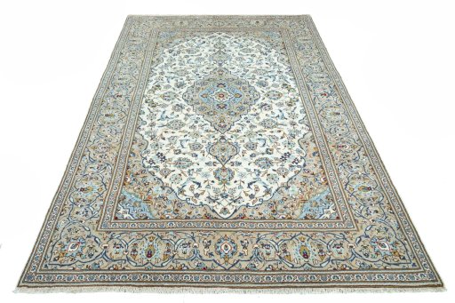 Surface texture of 2000s Kashan rug with natural Wool and intricate pattern