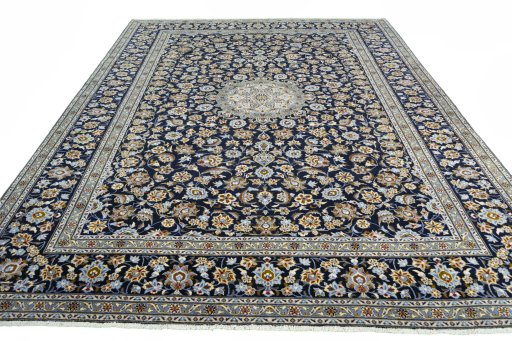 Surface texture of 2000s Kashan rug with natural Wool and intricate pattern