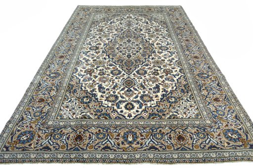 Surface texture of 2000s Kashan rug with natural Wool and intricate pattern