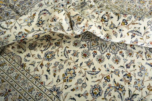 Surface texture of 2000s Kashan rug with natural Wool and intricate pattern