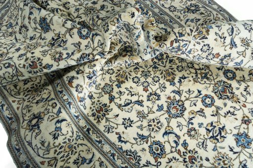 Surface texture of 2000s Kashan rug with natural Wool and intricate pattern