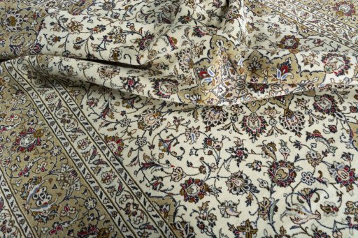 Surface texture of 2000s Kashan rug with natural Wool and intricate pattern
