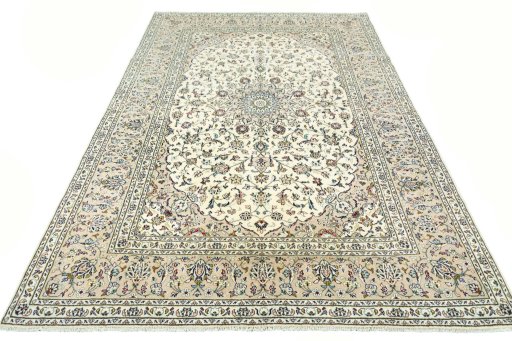 Surface texture of New Kashan rug with natural Wool and intricate pattern