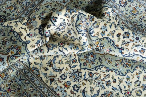 Surface texture of 2000s Kashan rug with natural Wool and intricate pattern