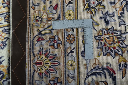 Close-up detail of New Kashan rug from Iran / Persia showing Cork weave
