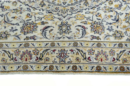Close-up detail of New Kashan rug from Iran / Persia showing Cork weave