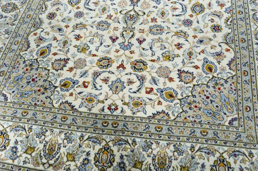 Close-up detail of New Kashan rug from Iran / Persia showing Cork weave