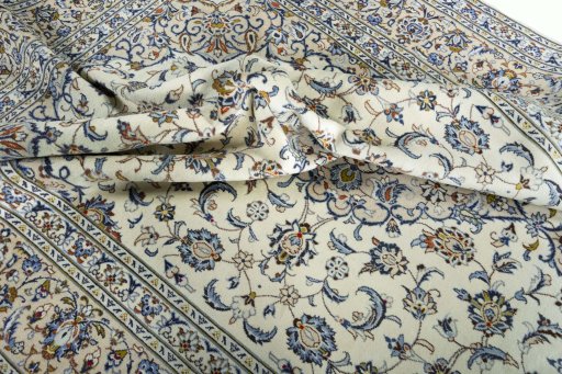 Surface texture of 2000s Kashan rug with natural Wool and intricate pattern
