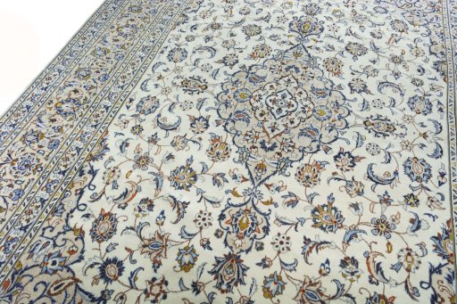 Surface texture of 2000s Kashan rug with natural Wool and intricate pattern