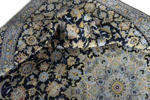 Surface texture of 2000s Kashan rug with natural Wool and intricate pattern