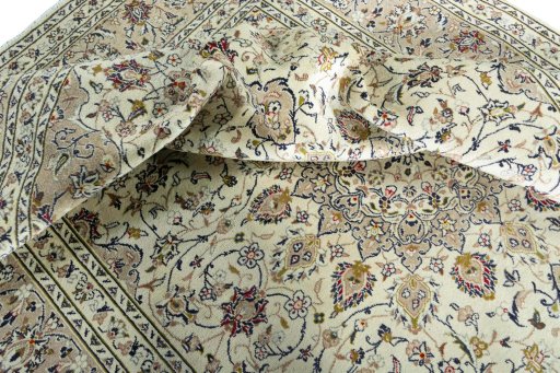 Surface texture of 2000s Kashan rug with natural Wool and intricate pattern