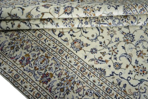 Close-up detail of New Kashan rug from Iran / Persia showing Wool weave