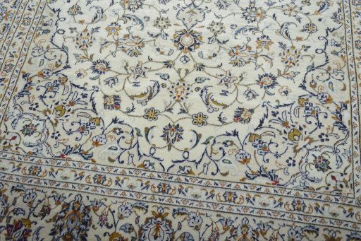Close-up detail of New Kashan rug from Iran / Persia showing Wool weave