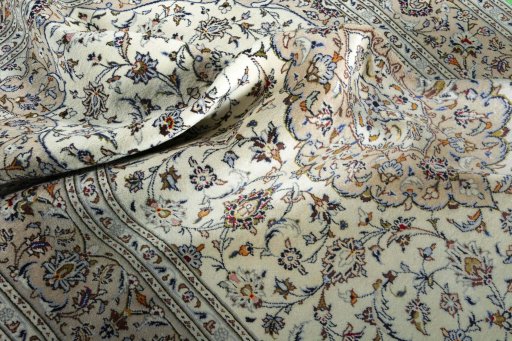 Surface texture of 2000s Kashan rug with natural Wool and intricate pattern