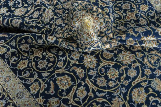 Surface texture of 2000s Kashan rug with natural Wool and intricate pattern
