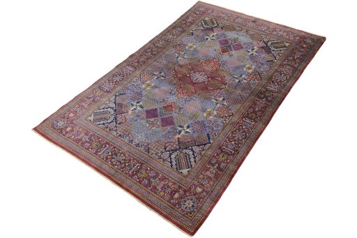 Corner detail of 1930s Kashan rug showing border pattern and Silk pile