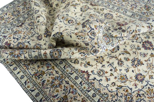 Surface texture of 2000s Kashan rug with natural Wool and intricate pattern