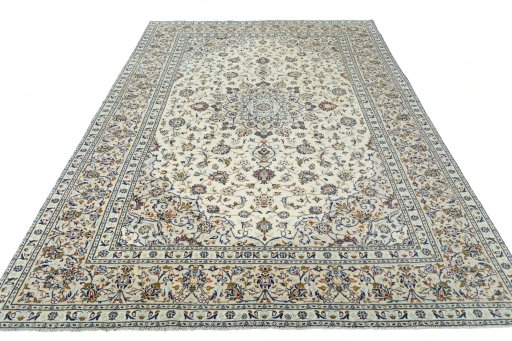 Surface texture of 2000s Kashan rug with natural Wool and intricate pattern