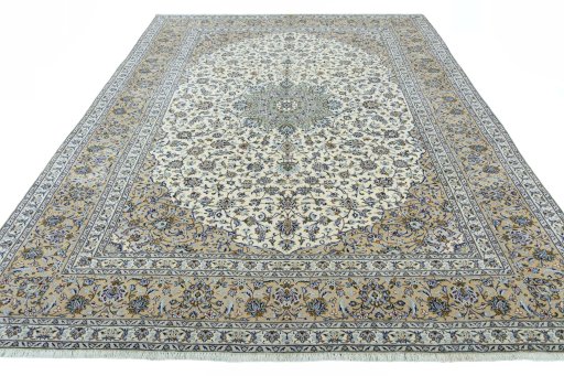Surface texture of 2000s Kashan rug with natural Wool and intricate pattern